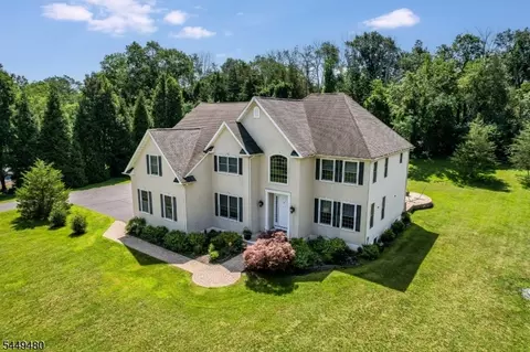 4 Green Tree Dr, Green Twp, NJ 07821