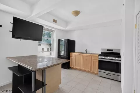 133 N Maple Ave #303, East Orange, NJ 07017