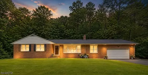 195 Old Somerset Rd, Watchung, NJ 07069