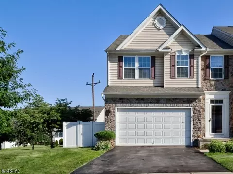 50 Washington Square Cir, Washington, NJ 07882