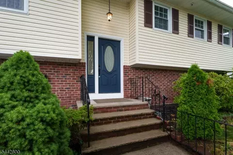 Entry Way - 2025 Oak Tree Rd, Edison, NJ 08820 photo 1 of 2