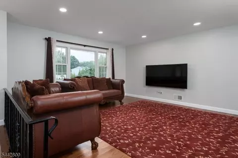 Living - 2025 Oak Tree Rd, Edison, NJ 08820 photo 1 of 2