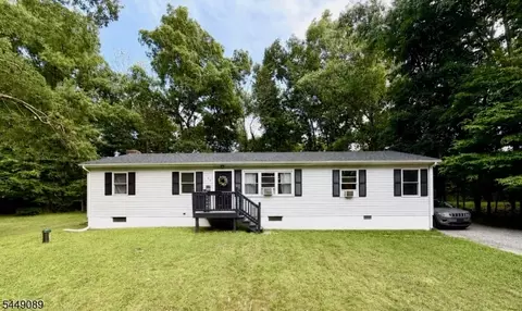 88 Crescent Dr, Newton, NJ 07860
