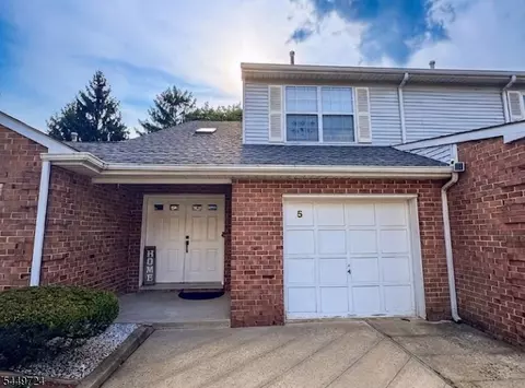 5 Gerald Ct, Lebanon, NJ 08833
