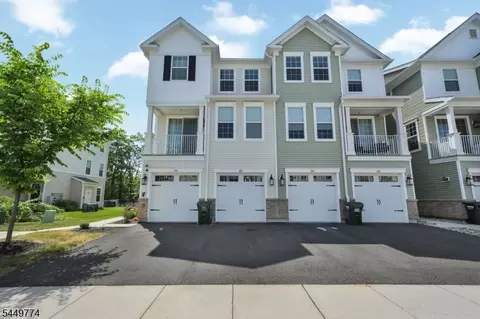 228 Park Ln, Green Brook, NJ 08812