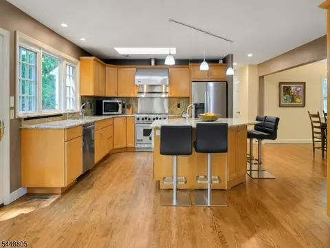39 Lookout Rd, Mountain Lakes, NJ 07046