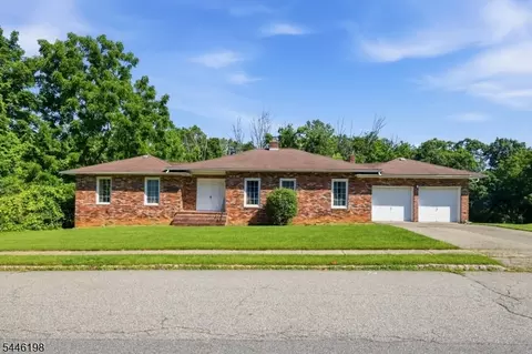 12 Aldersgate Cir, Budd Lake, NJ 07828