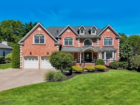 94 Hillcrest Dr, Clark, NJ 07066