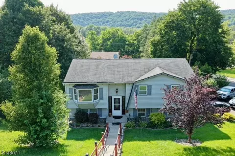 2 Washington Rd, Ogdensburg, NJ 07439