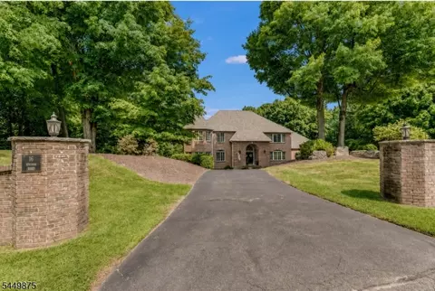 16 New Star Ridge Rd, Sparta, NJ 07871