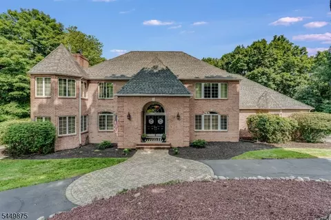 16 New Star Ridge Rd, Sparta, NJ 07871