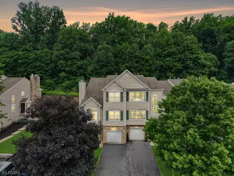 95 Pinehurst Dr, Washington, NJ 07882