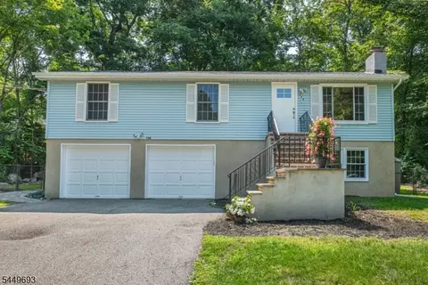 148 Papscoe Rd, Hewitt, NJ 07421