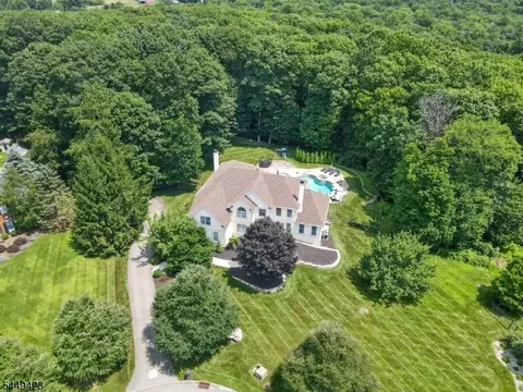 18 Evita Ter, Long Valley, NJ 07853