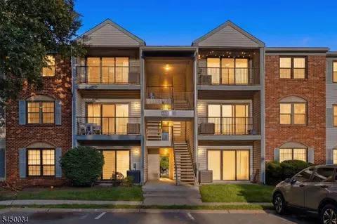 407 Lancaster Ct, Piscataway, NJ 08854