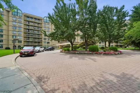 10 Smith Manor Blvd #820, West Orange, NJ 07052