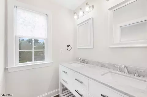 Bath - 5 Harrison Dr, Berkeley Heights, NJ 07922 photo 2 of 5