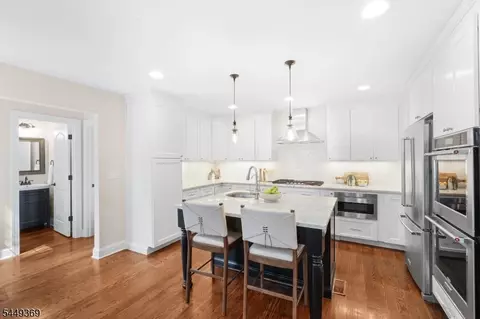 Entry Way - 5 Harrison Dr, Berkeley Heights, NJ 07922 photo 3 of 6