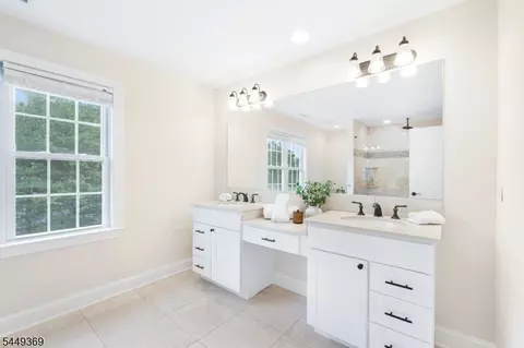 Bath - 5 Harrison Dr, Berkeley Heights, NJ 07922 photo 4 of 5