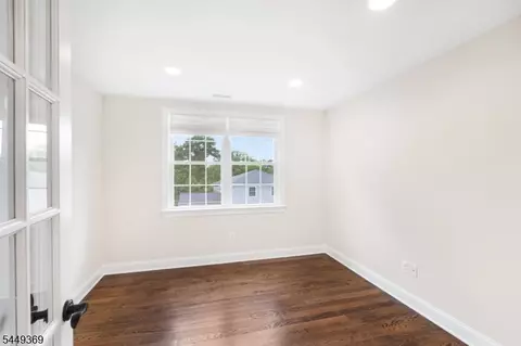 Bedroom - 5 Harrison Dr, Berkeley Heights, NJ 07922 photo 3 of 4
