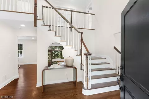 Entry Way - 5 Harrison Dr, Berkeley Heights, NJ 07922 photo 2 of 6
