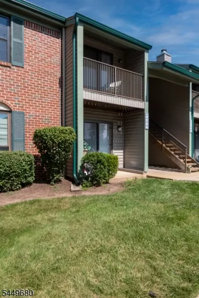 69 Taylor Dr, Franklin Park, NJ 08823