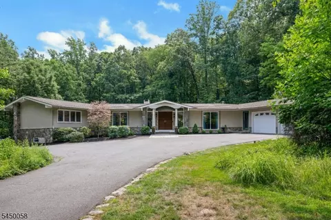 21 Decker Ln, Boonton, NJ 07005