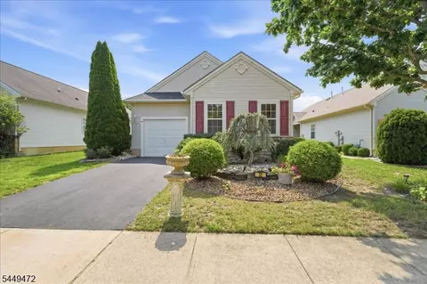 32 Gabriella Cir, Manchester Township, NJ 08759