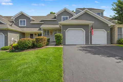 30 Sundance Ter, Hamburg, NJ 07419