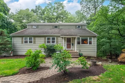 16 Pennsylvania Ave, Montvale, NJ 07645