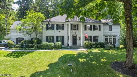 33 Hunter Dr, New Vernon, NJ 07976