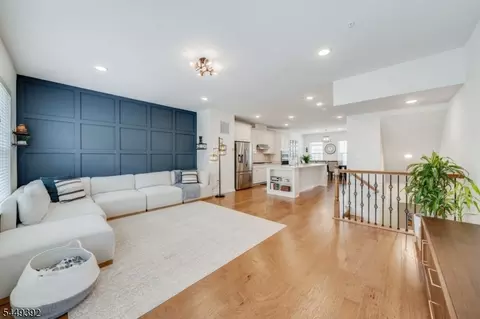 13 Braeburn Ct, Livingston, NJ 07039
