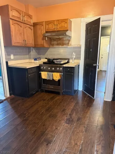 725 W 3rd St, Plainfield, NJ 07060 photo 5