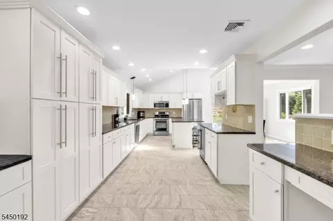 4-25 Boyd Ave, Fair Lawn Boro, NJ 07410