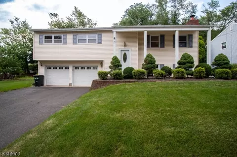 7 Cortland Dr, Somerset, NJ 08873