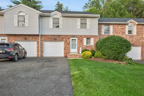 67 Jaime Ct, Morris Plains, NJ 07950