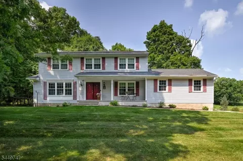 2 Pembroke Ct, Oak Ridge, NJ 07438