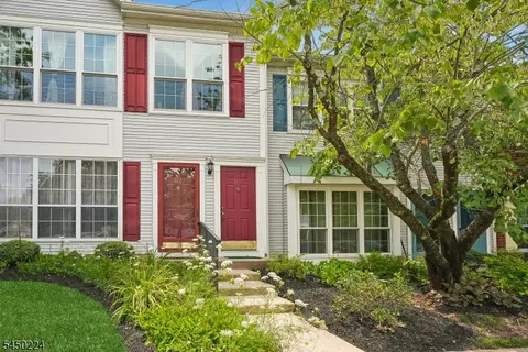 179 Gregory Ln, Franklin Park, NJ 08823