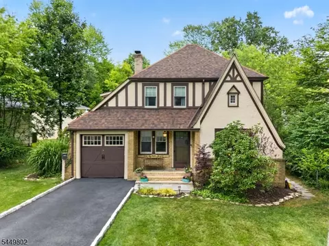 21 Crossbrook Rd, Livingston, NJ 07039