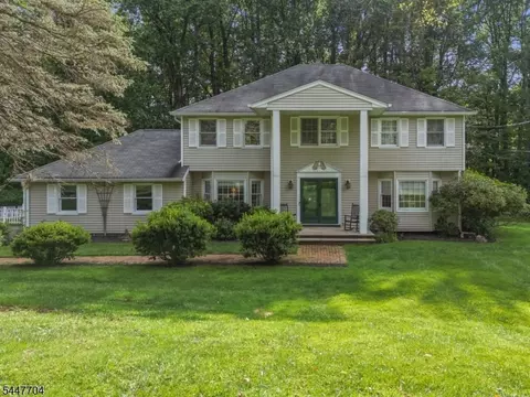 6 Cowie Rd, Chester, NJ 07930