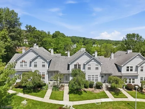 327 Carnegie Ct, Hackettstown, NJ 07840