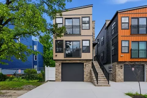 749 S 11th St, Newark, NJ 07103