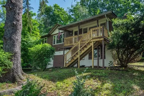23 Lakeside Ave, Stockholm, NJ 07460