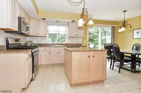 13 Bryan Ct, Wayne, NJ 07470 photo 12
