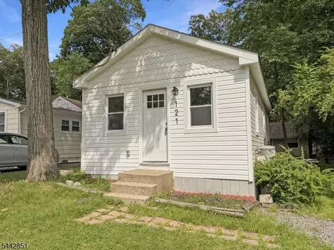 121 Dartmouth Trl, Hopatcong, NJ 07843