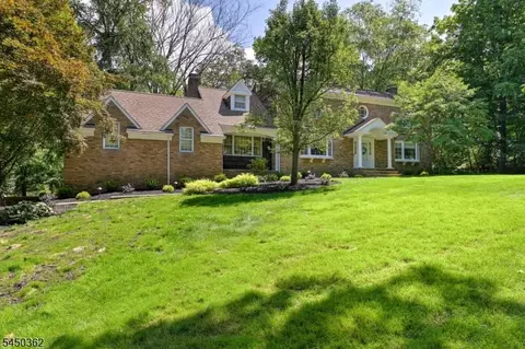 30 Cherry Tree Ln, Kinnelon, NJ 07405