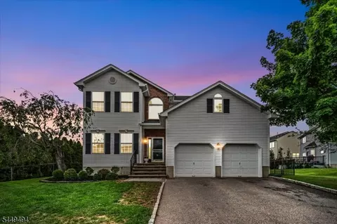 20 Kiser Ln, Bridgewater, NJ 08807