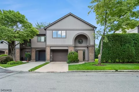 18 Maltese Dr, Fair Lawn, NJ 07410