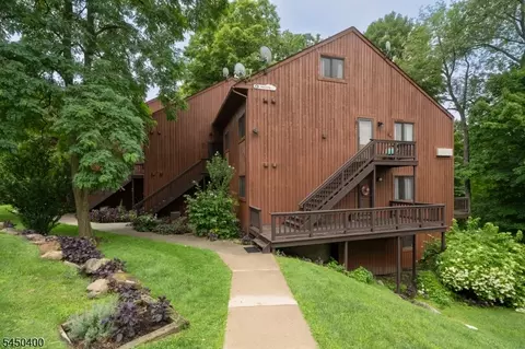 4 Augusta Dr #2, Vernon, NJ 07462