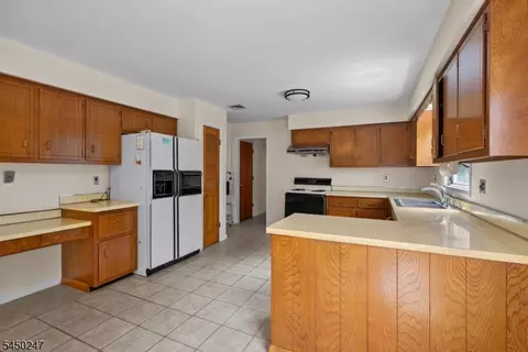 Entry Way - 47 E Cheryl Rd, Pine Brook, NJ 07058 photo 4 of 4
